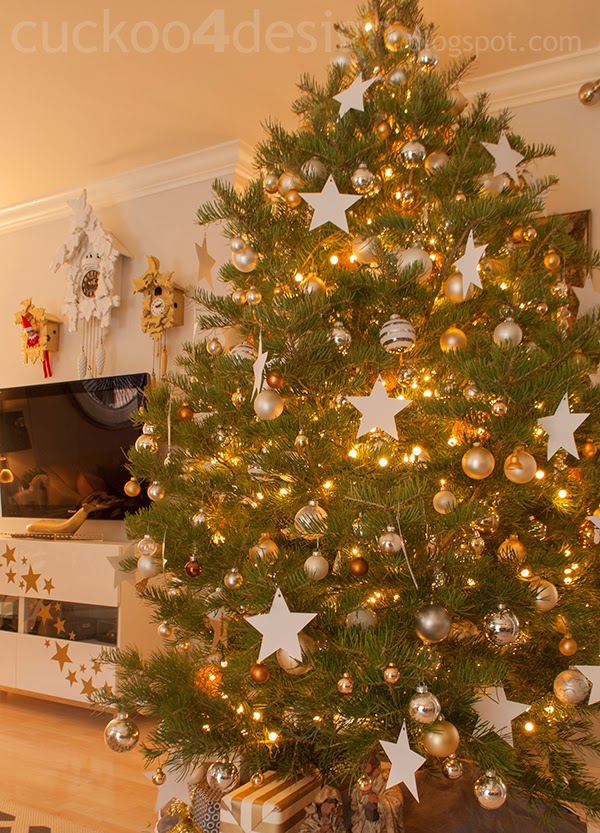 real Christmas tree with cuckoo clocks in background