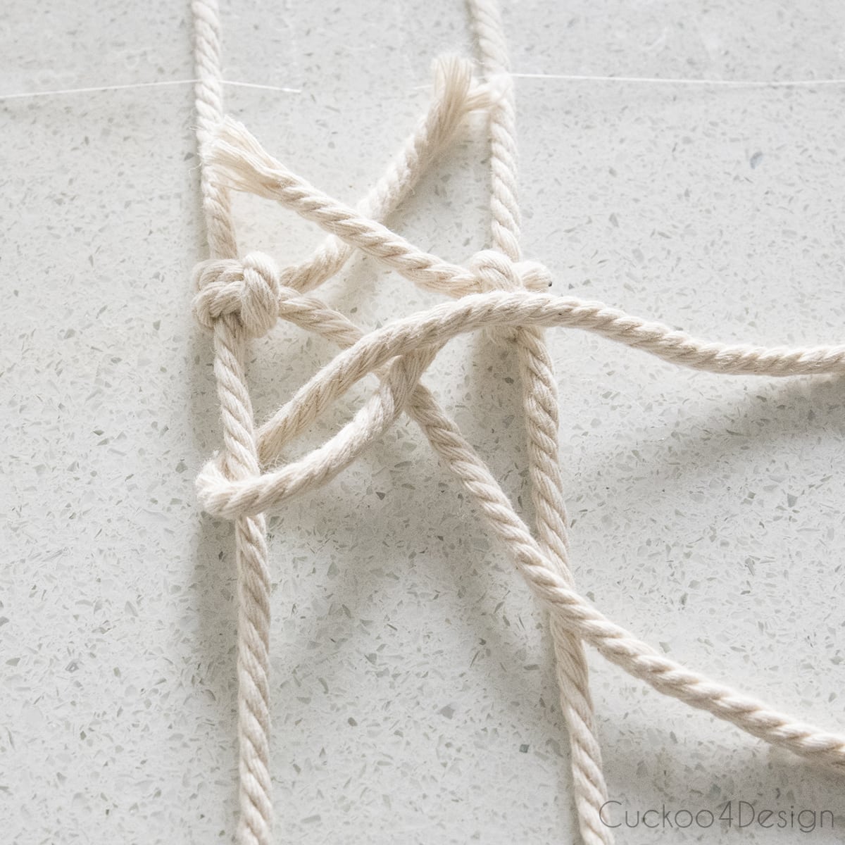starting a double half hitch knots
