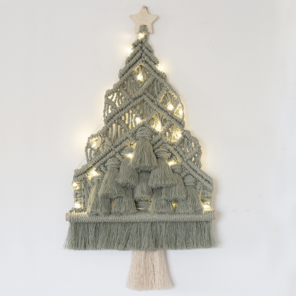 Cute DIY Macrame Christmas Tree Wall Hanging Tutorial