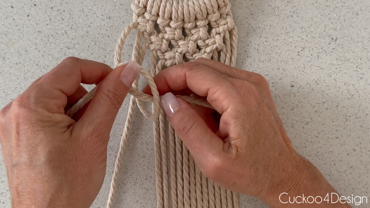 starting out a Diagonal Clove Hitch knot