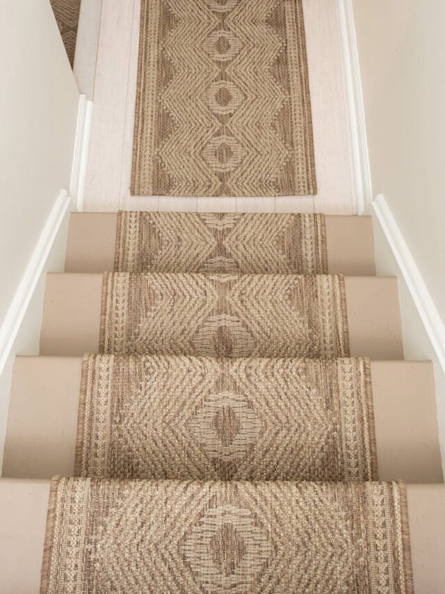 How to install a carpet runner on stairs