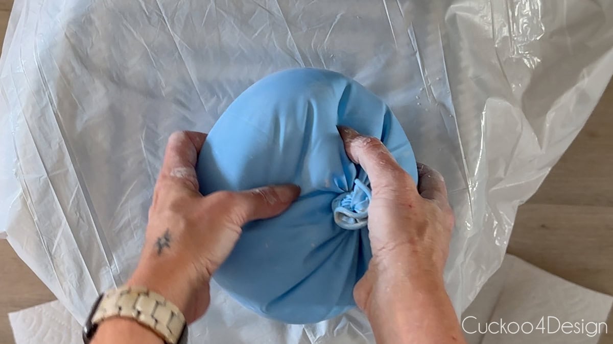 kneading balloon with two hands