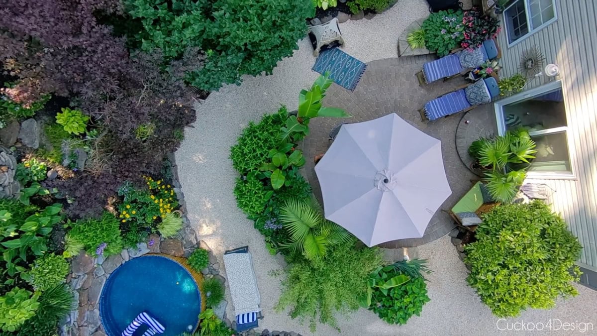 birds eye view of backyard with pea gravel and landscaping