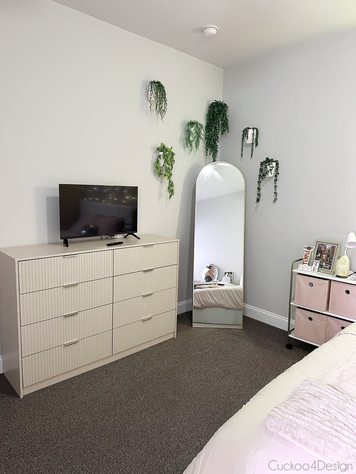 fluted MAISONARIA dresser in a decorated bedroom