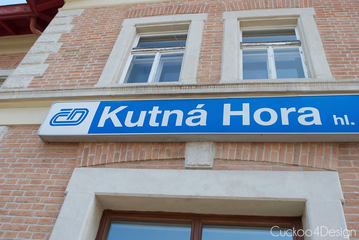 Kutná Hora train station sign on a brick building