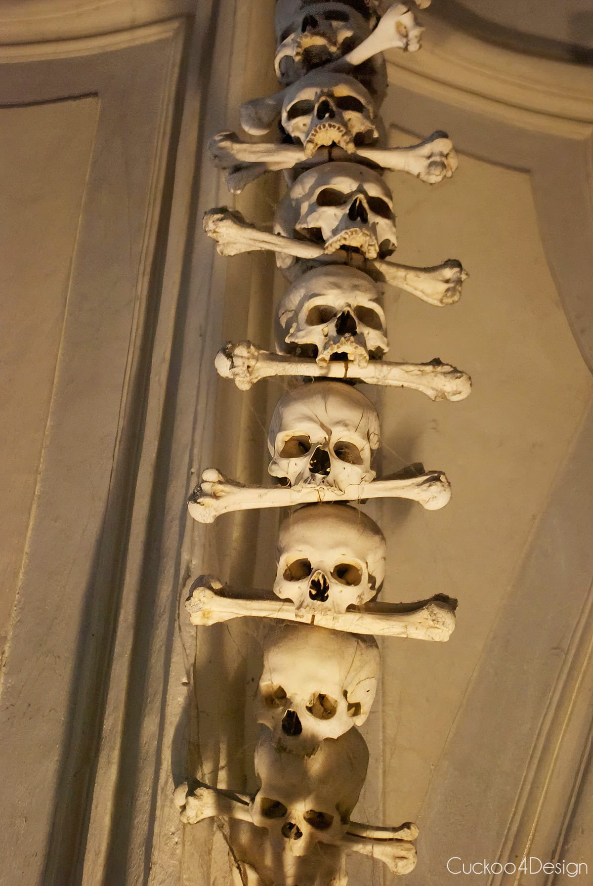 Garland of skulls and crossed bones running down a ceiling rib in the Sedlec Ossuary